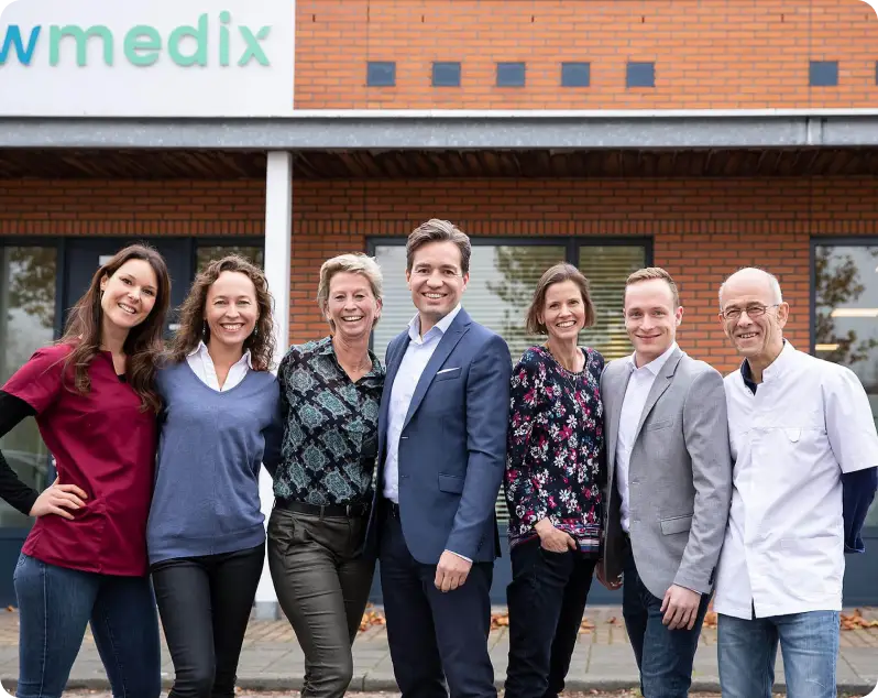 Newmedix team in gesprek met patiënt